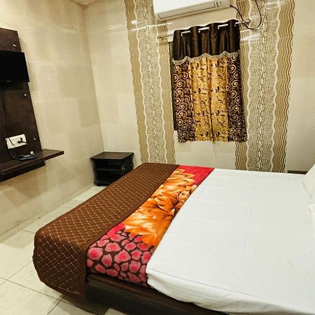 Hotel Shree Nath - 200 Meters From Dwarkadhish Temple מראה חיצוני תמונה