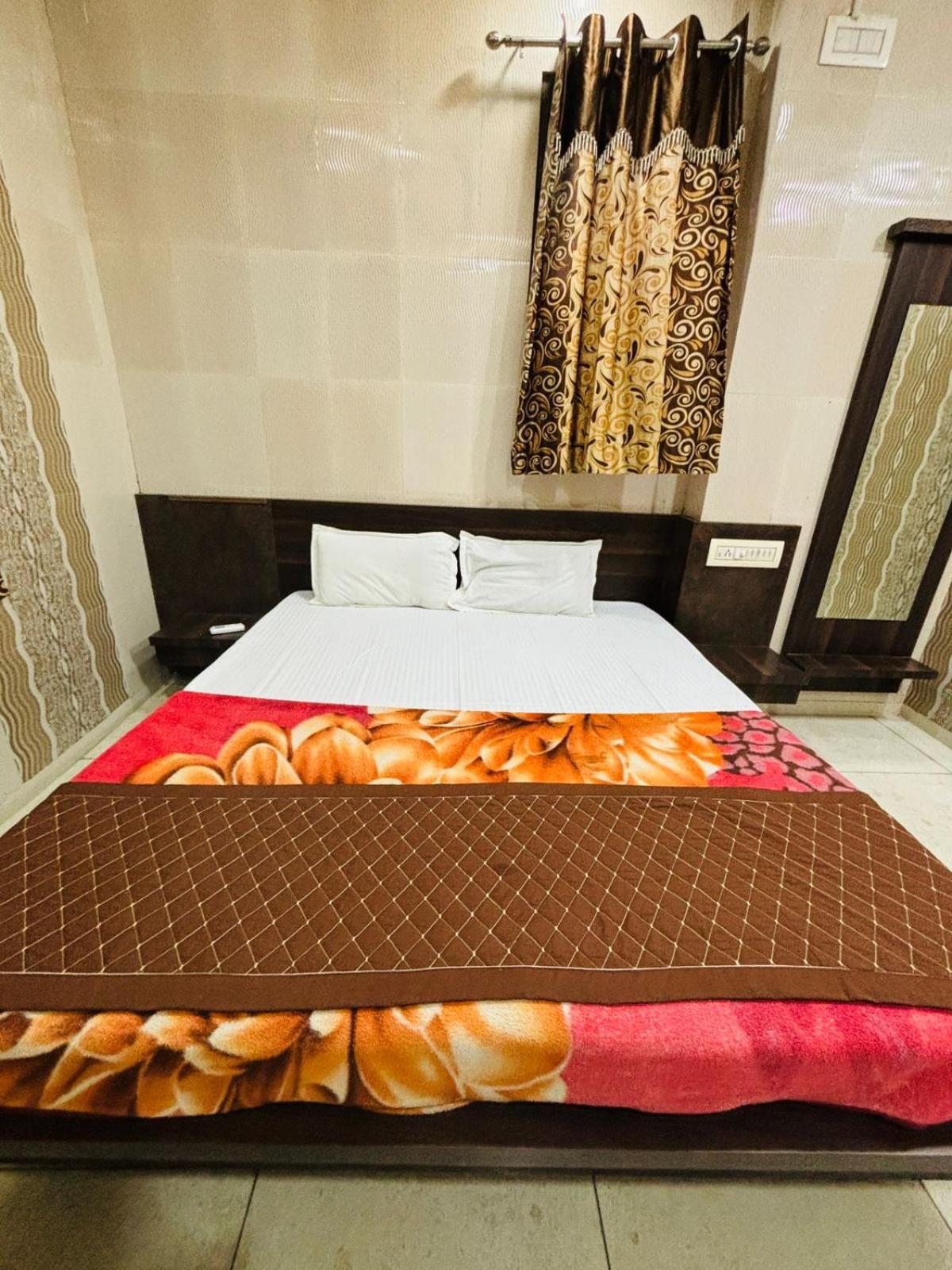 Hotel Shree Nath - 200 Meters From Dwarkadhish Temple מראה חיצוני תמונה