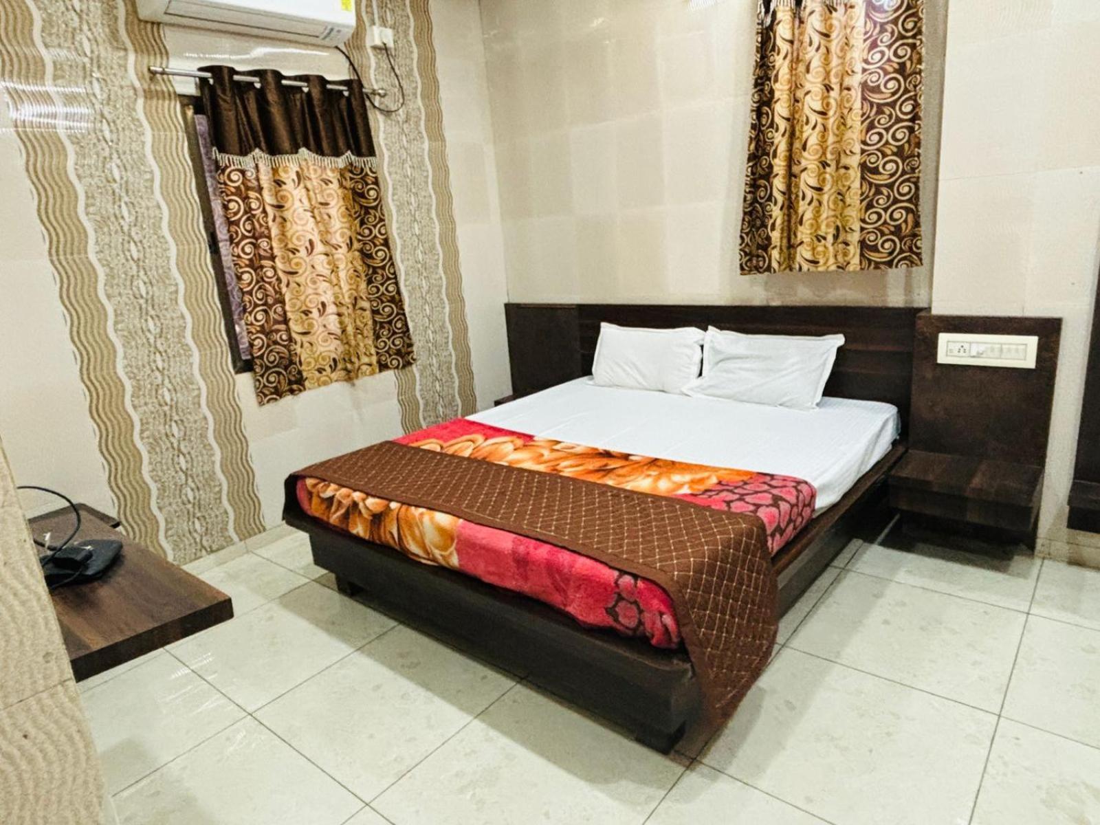 Hotel Shree Nath - 200 Meters From Dwarkadhish Temple מראה חיצוני תמונה
